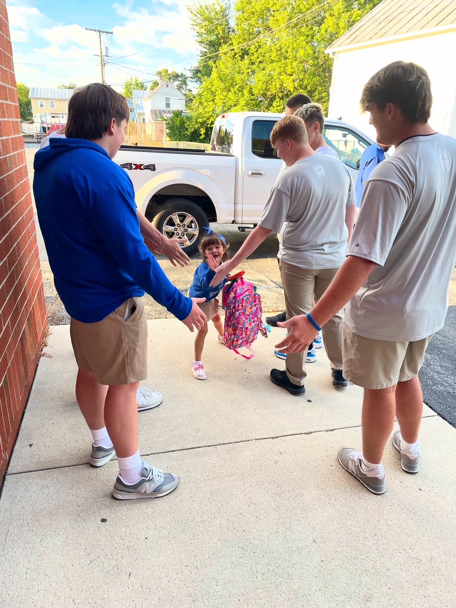 Beyond the Friday night lights….

Some of our guys have a first period in our center of Academic Success 📚 and were able to be at the Calvert Catholics ‘Little Kingdom’ to welcome students this morning.

@calvertcatholic @tmobile

#sweepstakes #fn5gl #tmobile #gameday