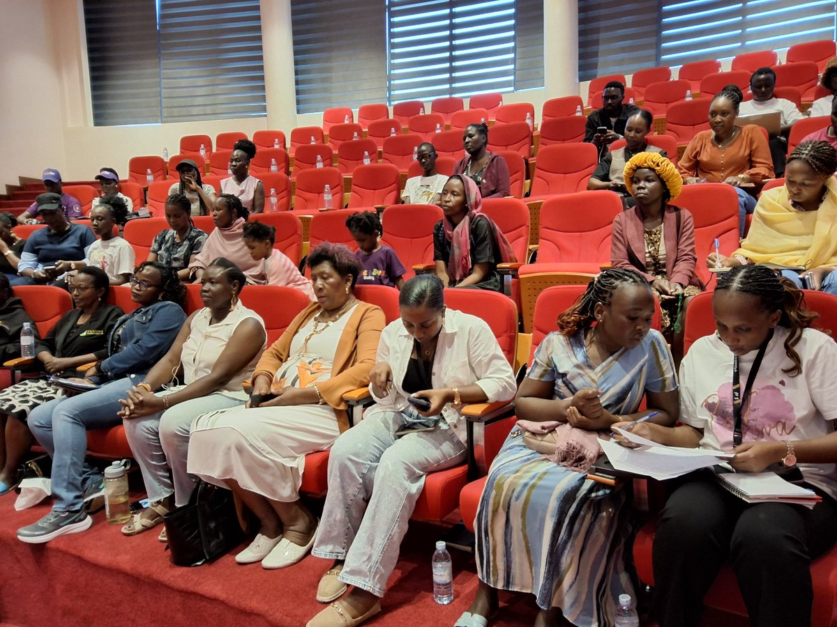 ugandainvest's tweet image. Happening at @ugandainvest - The August 25 Edition of @AweAlumnae Tuunda Market in which members of a 700-strong community of young women entrepreneurs pitch business ideas, promote products &amp;amp; services, support one another, &amp;amp; grow together. @ugandainvest supports the initiative.