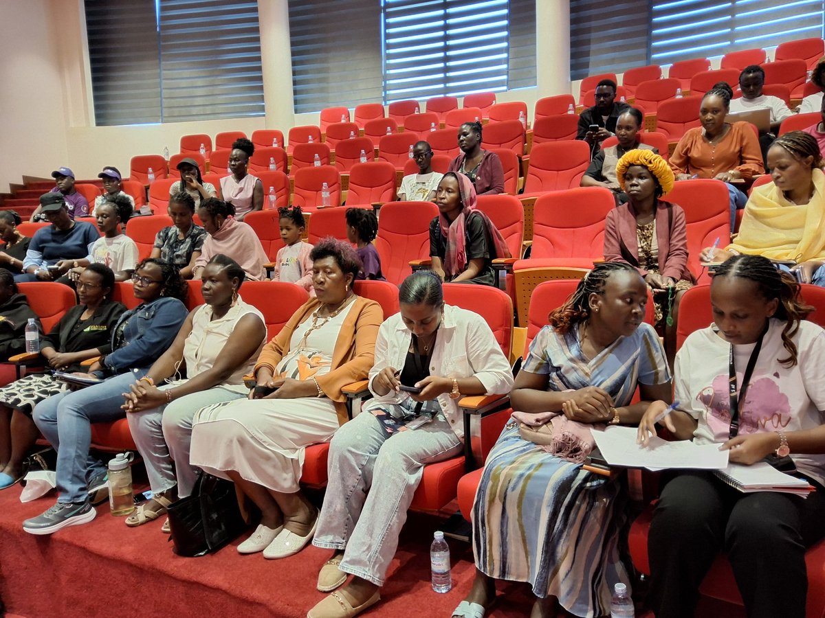 ugandainvest's tweet image. Happening at @ugandainvest - The August 25 Edition of @AweAlumnae Tuunda Market in which members of a 700-strong community of young women entrepreneurs pitch business ideas, promote products &amp;amp; services, support one another, &amp;amp; grow together. @ugandainvest supports the initiative.