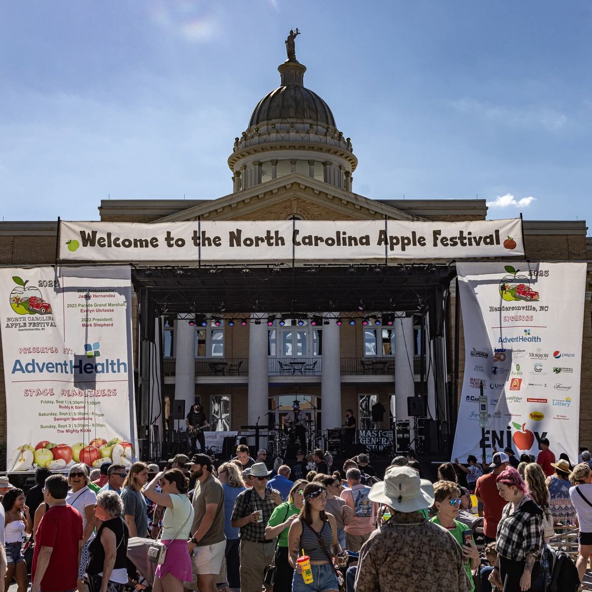 🍎 Welcome to Henderson County, home of the North Carolina Apple Festival! 🎉
This Labor Day weekend tradition celebrates our farmers, families, and the harvest that makes our county the Apple Capital of North Carolina. 🍏 Let's get started!