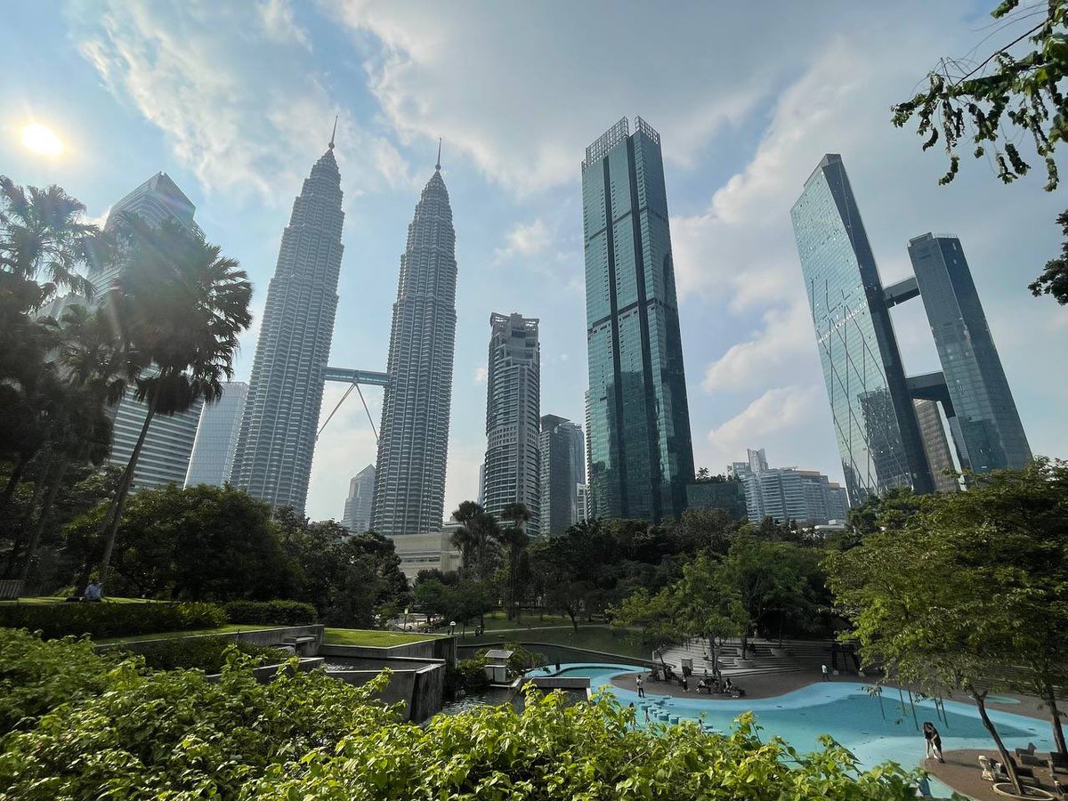 CS_ahmedB's tweet image. KL vibes 🇲🇾☕🏙️✨

#KualaLumpur
#KLCC 
#KLVibes