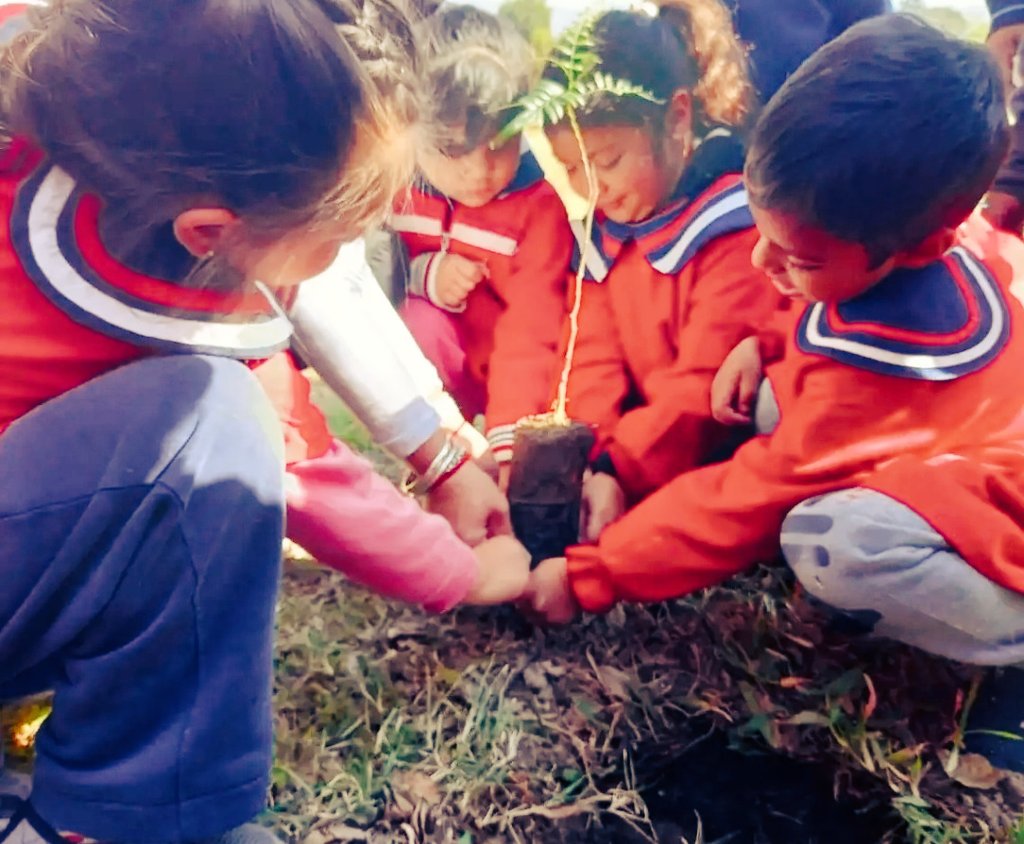 richarzurita's tweet photo. 🌳 Hoy, 29 de agosto, Día del Árbol.
En Tucumán contamos con la ley provincial n°8526 que protege y promueve su cuidado, gracias a la iniciativa impulsada por el Lic. @ArielGarciaUCR
Un orgullo que éste compromiso con el ambiente sea política pública.💚🌎
https://t.co/cPyvLWBsZB https://t.co/TEpKgD3dyU