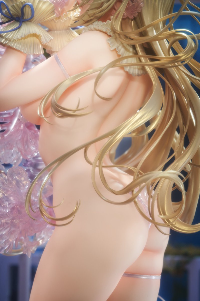 PartyLook tweet media