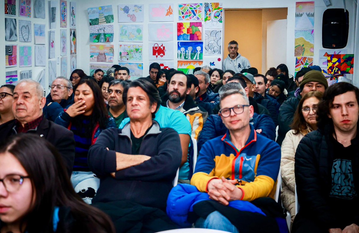 LA FUERZA DE LA MILITANCIA 🇦🇷

Compartimos junto al legislador <a href="/Pino_Ush/">Juan Carlos Pino</a> y al secretario general de la CGT Ushuaia Ramón Calderón una nueva reunión de los jueves con nuestra militancia.

En cada palabra, en cada abrazo, sentimos la fuerza de quienes no se resignan a que el ajuste