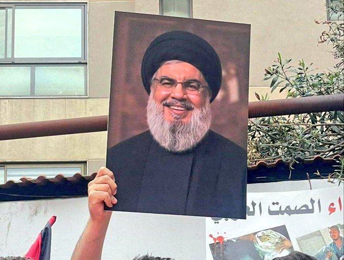 حاضرٌ  لا يفنيك الغياب ...