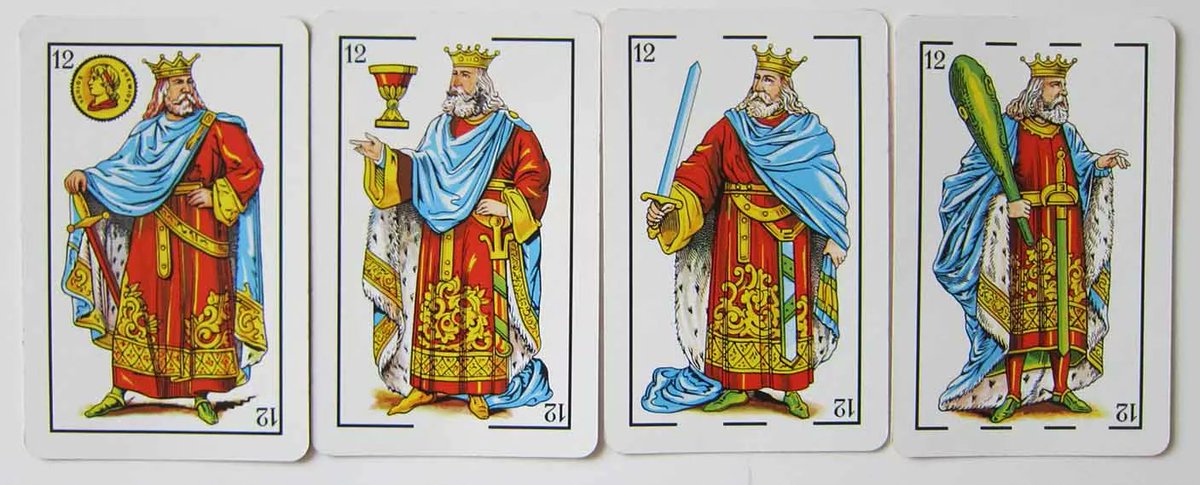 Indignada porque he reparado que frente a la fuerte personalidad de las sotas y caballos de la baraja los reyes sean el mismo tío en distintas poses