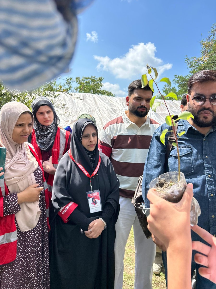 Wihkashmir's tweet photo. Who is Hussain Kashmir hosted an inspiring activity at Sagg Eco Village! Students from a local school turned waste into wonders through creative eco-projects, while @rtimuzaffar shared powerful insights on sustainability!
#Compassionwithoutborders
#ActForEarth
#HussainInspires https://t.co/H6U60HNTdG