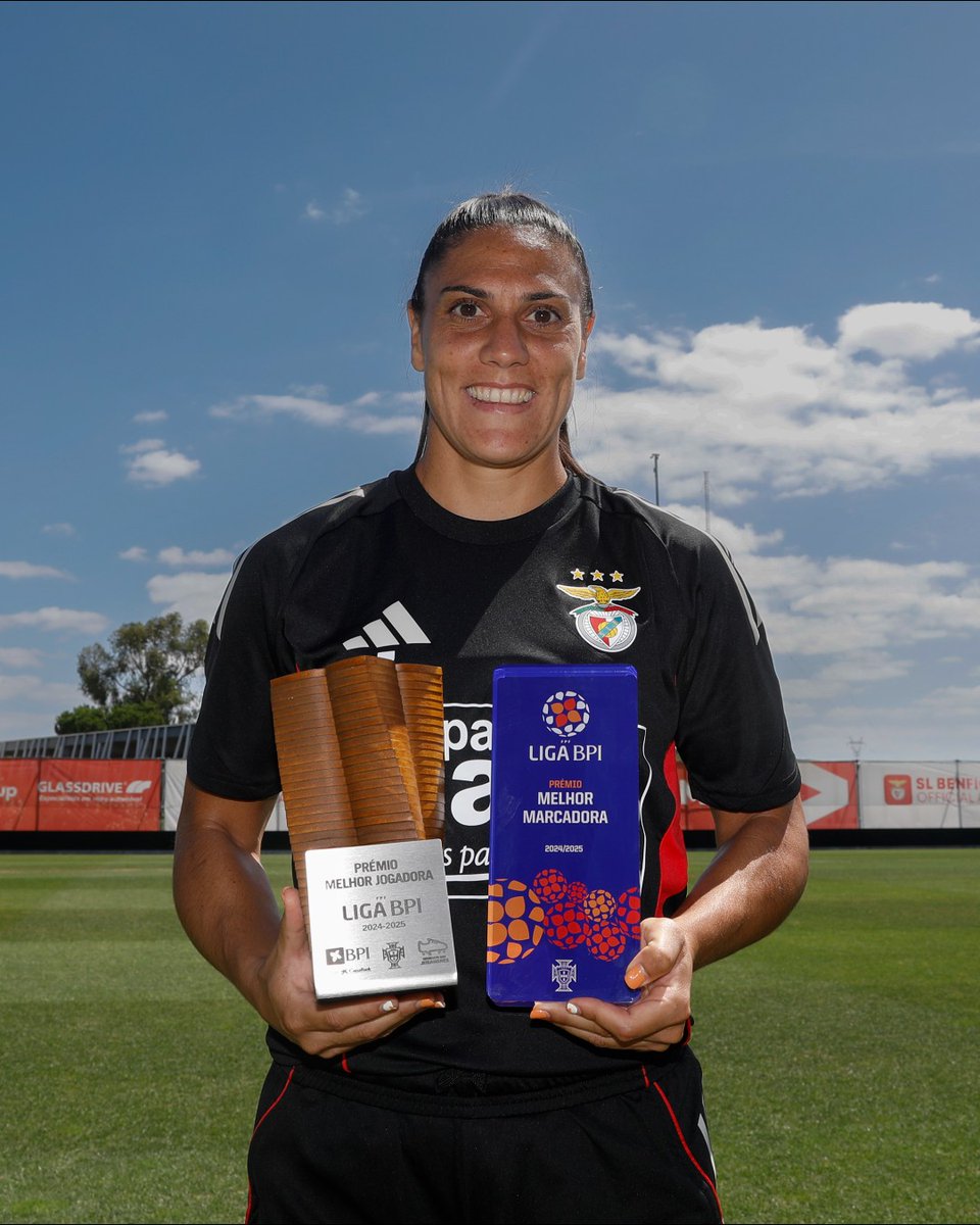 A nossa craque já recebeu as destinções de "Melhor Jogadora da Liga BPI," e de "Melhor Marcadora" da época passada.

Martín-Prieto 🌟⚽