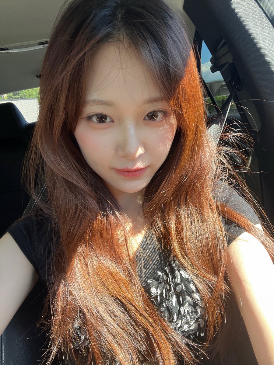 목걸이가 반대인거 이제야 알았넹 ㅎㅎ🦢

#리리카 #RIRIKA #リリカ
#아일리원 #ILY1 #アイリーワン