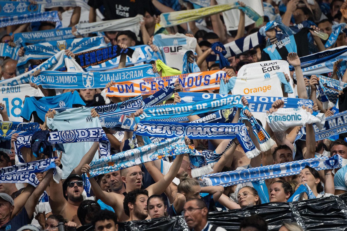 Actu Foutre (@actufoutreoff) on Twitter photo 💣🚨 Les supporters de l'OM sont très soucieux à l'idée d'affronter le Real Madrid. 😩
« Je ne sais pas si je mets le maillot de la decima ou celui de Benzema. » a déclaré un fan. 💙🤍
(<a href="/LaureBoulard/">Laure Boulard</a>) 💣🚨 Les supporters de l'OM sont très soucieux à l'idée d'affronter le Real Madrid. 😩
« Je ne sais pas si je mets le maillot de la decima ou celui de Benzema. » a déclaré un fan. 💙🤍
(<a href="/LaureBoulard/">Laure Boulard</a>)