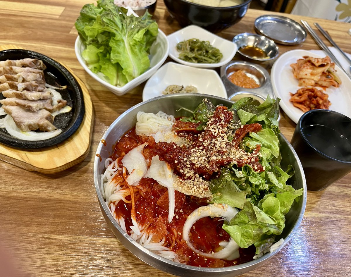 여름이 끝나기 전에
시원한 회비빔국수와 수육입니다.
다들 맛점하셨지요?

런칭의 순간이 하루하루 가까워지고 있네요. 오늘도 BUIDL🔥

#GM #웹3