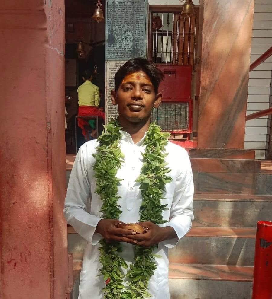 5556Govind's tweet photo. दय प्रिय छोटे भाई Akash Sonkar जी को जन्मदिन की हार्दिक बधाई और शुभकामनाएं ।
आप पर बाबा विश्वनाथ तथा माता अन्नपूर्णा जी की कृपा आजीवन बनी रहे। https://t.co/ZtmfQgIYNH