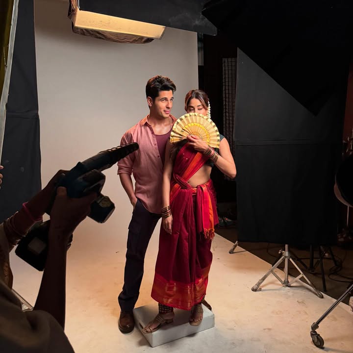 JanhviKUniverse's tweet photo. Param and Sundari❤️

#ParamSundari
#SidharthMalhotra #JanhviKapoor https://t.co/1l05Mvb1Ox