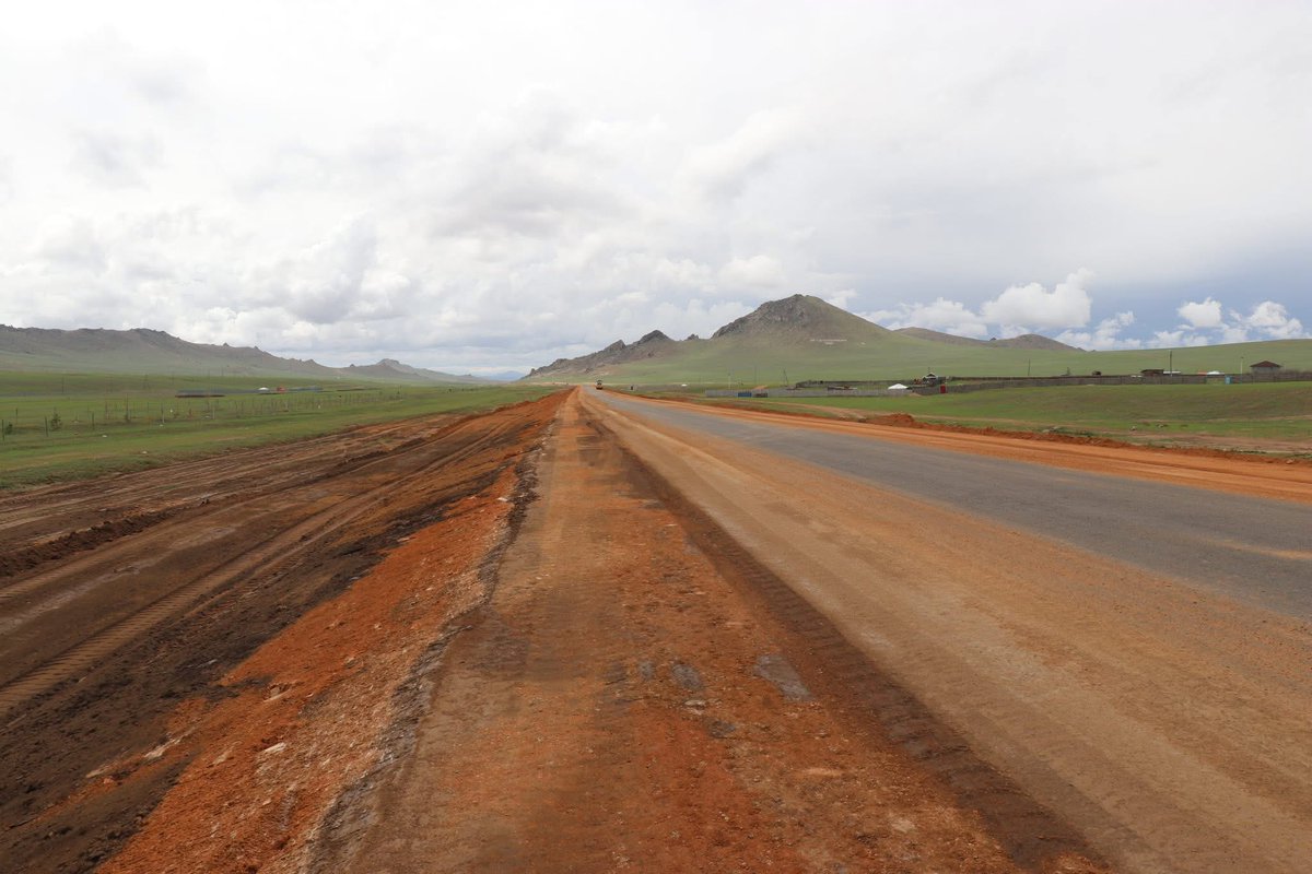 Төвийн бүсийн авто замын бүтээн байгуулалт Төв аймгийн сумдад явагдаж байна. 〽️✅✅✅✅✅
Угтаалцайдам-Цээл-Заамар сумдыг холбох 122.4 км хатуу хучилттай авто замын барилгын ажил 64.7%-ийн гүйцэтгэлтэй явж байна.

Тус авто замын барилгын ажлыг Зам, тээврийн яамнаас 4 багц хэсэгт