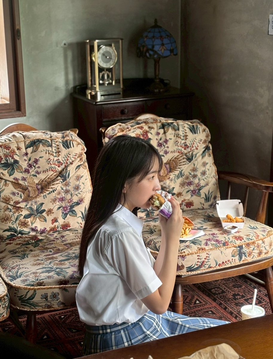 ひたすらもぐもぐ( "´༥`"  )