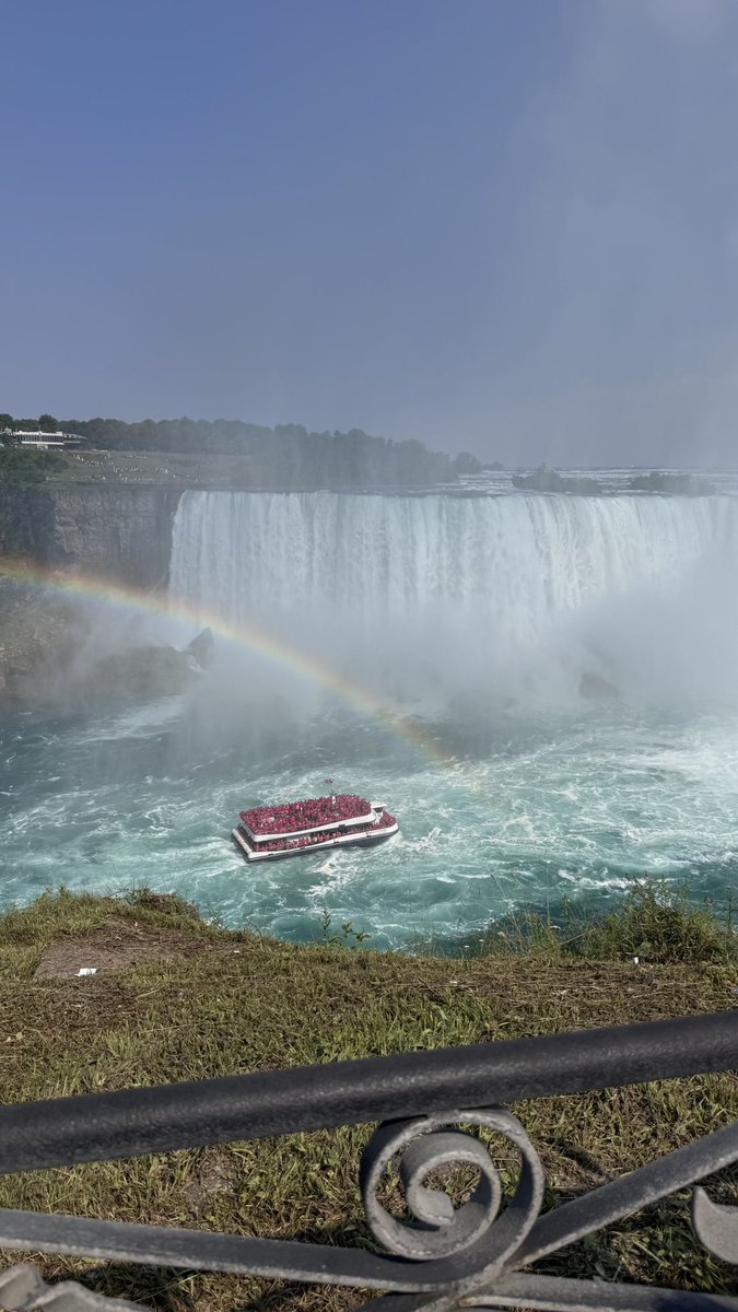 #رحلة #الإنسان #قصيرة

لاتنظر إلى النتائج فقط.… 

كثيرًا ما ننشغل بالنتائج التي نطمح إليها؛ وظيفة مرموقة، دخل مناسب، أو تخصص جامعي مثالي، فننسى أن الرحلة للوصول إلى هذه الأهداف لا تقل أهمية عن النتيجة نفسها.

إن التخطيط الجيد، والصبر، والدعاء، واستشارة أهل الخبرة، هي مفاتيح