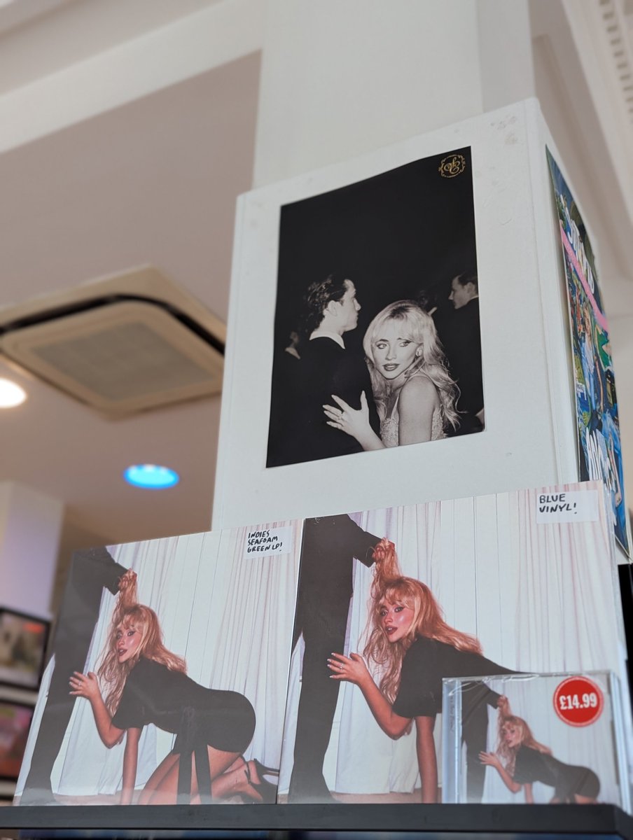assai_glasgow's tweet photo. It's here! 

Brand new @SabrinaAnnLynn #MansBestFriend is out now on indies seafoam green vinyl + blue vinyl and CD! 

All variants available in-store now 🎉

#glasgow #vinyl #assairecords #sabrinacarpenter https://t.co/3YqZYBfkIl