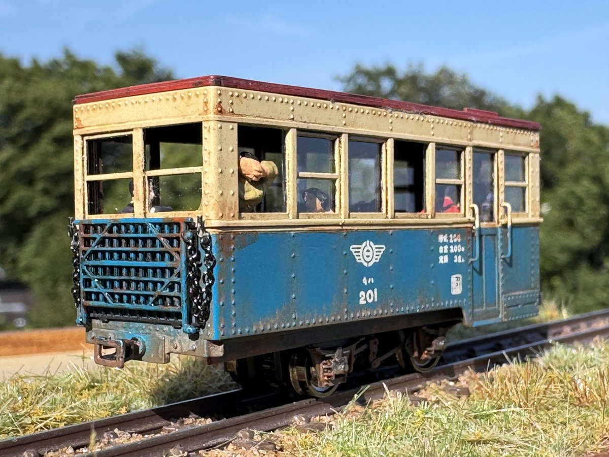 MWさんの1/87九十九里鉄道のキハ201中期型を旧塗装色で塗りました 