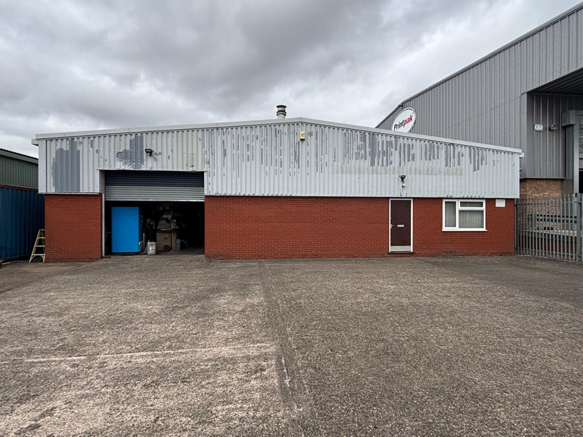 While transforming the cladding of a neighbouring property in Hinckley, our work caught the eye of Ava Knit, who reached out after seeing the quality of our finish firsthand.
claddingcoatings.co.uk/cladding-refur…
#CladdingCoatings #BeforeAndAfter #Hinckley #IndustrialRefurbishment