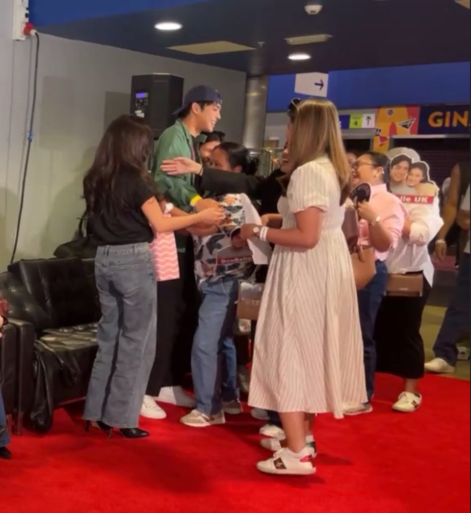 Kahit saang bansa talaga sila dalhin super dami nilang supporters 🥹 thank you Team UK/International DB fans

BRUMeets DONBELLE

#DonBelle #LonDONBELLEDiaries
#DonnyPangilinan | #BelleMariano