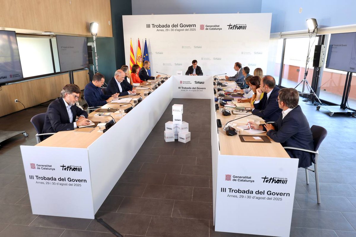 Albert Dalmau Miranda (@albertdalmau) on Twitter photo Fixem el rumb del curs polític amb objectius clars: reforcem la gestió forestal i treballem per tenir pressupostos i garantir el progrés econòmic i social del país.
A Arnes, III Trobada del <a href="/govern/">Govern de Catalunya</a> amb el president <a href="/salvadorilla/">Salvador Illa Roca</a>. Fixem el rumb del curs polític amb objectius clars: reforcem la gestió forestal i treballem per tenir pressupostos i garantir el progrés econòmic i social del país.
A Arnes, III Trobada del <a href="/govern/">Govern de Catalunya</a> amb el president <a href="/salvadorilla/">Salvador Illa Roca</a>.