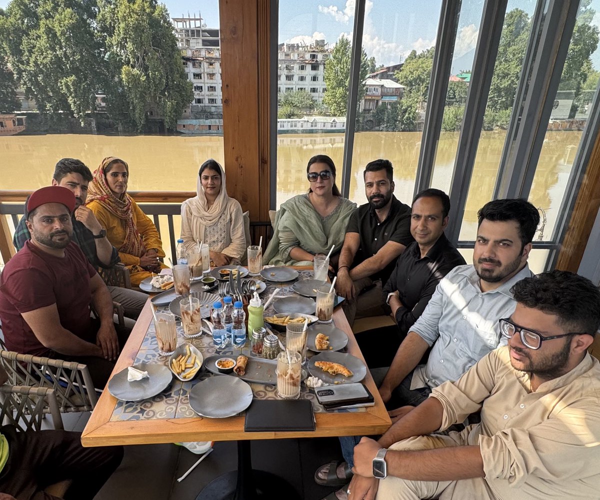 Team Red members led by Chairman <a href="/SaadatSogami/">Saadat Nasir Wani Sogami</a> met Ms. <a href="/nuzhatjehangir/">Nuzhat gull</a> Secretary <a href="/JKSportsCouncil/">J&K Sports Council</a> , to plan the upcoming Mega Health &amp; Blood Donation Camp on 14th Sept at Gindun Stadium, Rajbagh.

Together for health, together for life. ❤️🩸

#BloodDonation