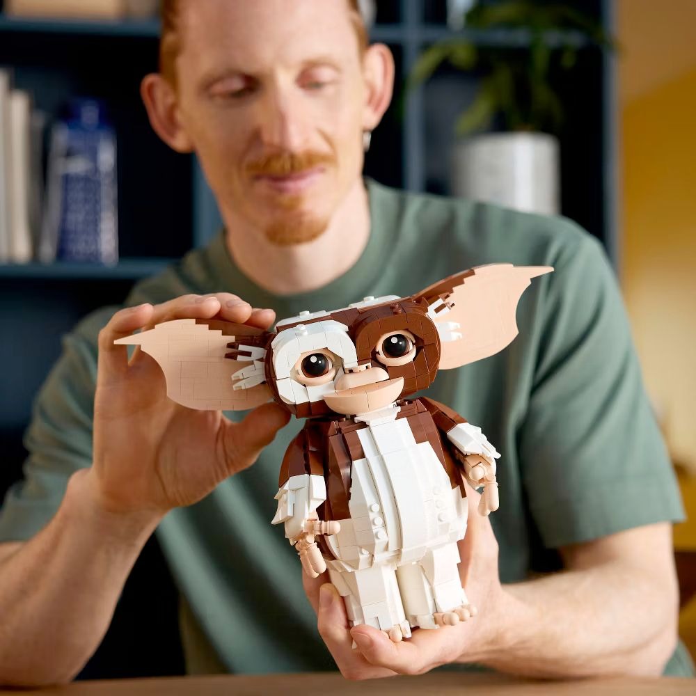 Gizmo from GREMLINS gets the LEGO treatment with this official 1,125 piece set, launching just in time for the Halloween season on October 1! 

The price tag? $109.99. Take good care of him...
