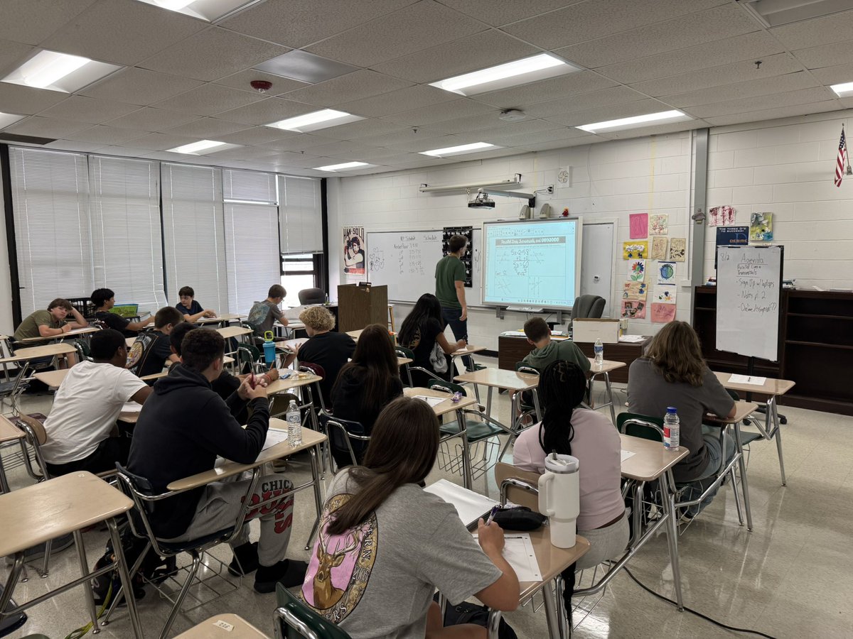 Dr_Rob_Jackson's tweet image. 👏 Hats off to the amazing staff at A.C. Reynolds High School for creating an environment where students are proud to belong. Thank you to families and the community for your steadfast support! #LeadTheClimb #FirstWeekOfSchool