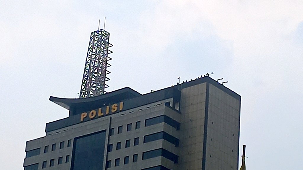 GUYS ADA LAGI🥀! NCT!
Indonesian police officials deployed snipers to shoot demonstrators, after yesterday deliberately running over a civilian to death with an armored vehicle. 🥀

<a href="/dwnews/">DW News</a>
<a href="/AJEnglish/">Al Jazeera English</a>
<a href="/SCMPNews/">South China Morning Post</a>
<a href="/guardian/">The Guardian</a>
<a href="/amnesty/">Amnesty International</a>
<a href="/SkyNews/">Sky News</a>
<a href="/Reuters/">Reuters</a>