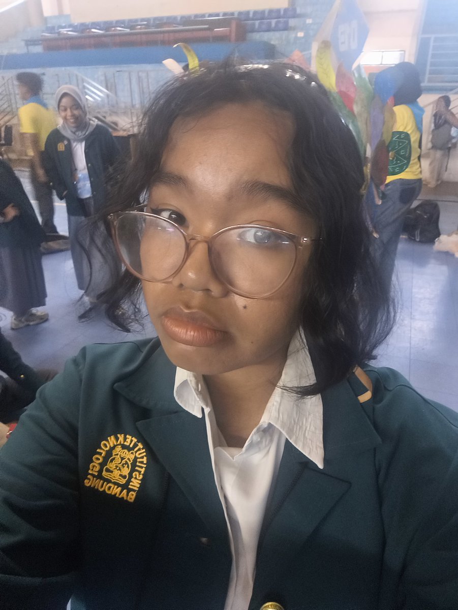 vandelibrate's tweet image. DAY 4 THE BEST OSKM DAY EVER! Jujur meskipun aku gak ngerusuh di lorong massa karena pitmer... 🥀🥀🥀 Tapi closing ceremony OSKM ITB bagus bgt dan masih bisa kedepan buat nyanyi! PECAH BANGET PLS 😻💯
#Day4MenjadiVenturions #LiveLongLearner #MengakarKuat #OSKMITB2025 #KATITB2025