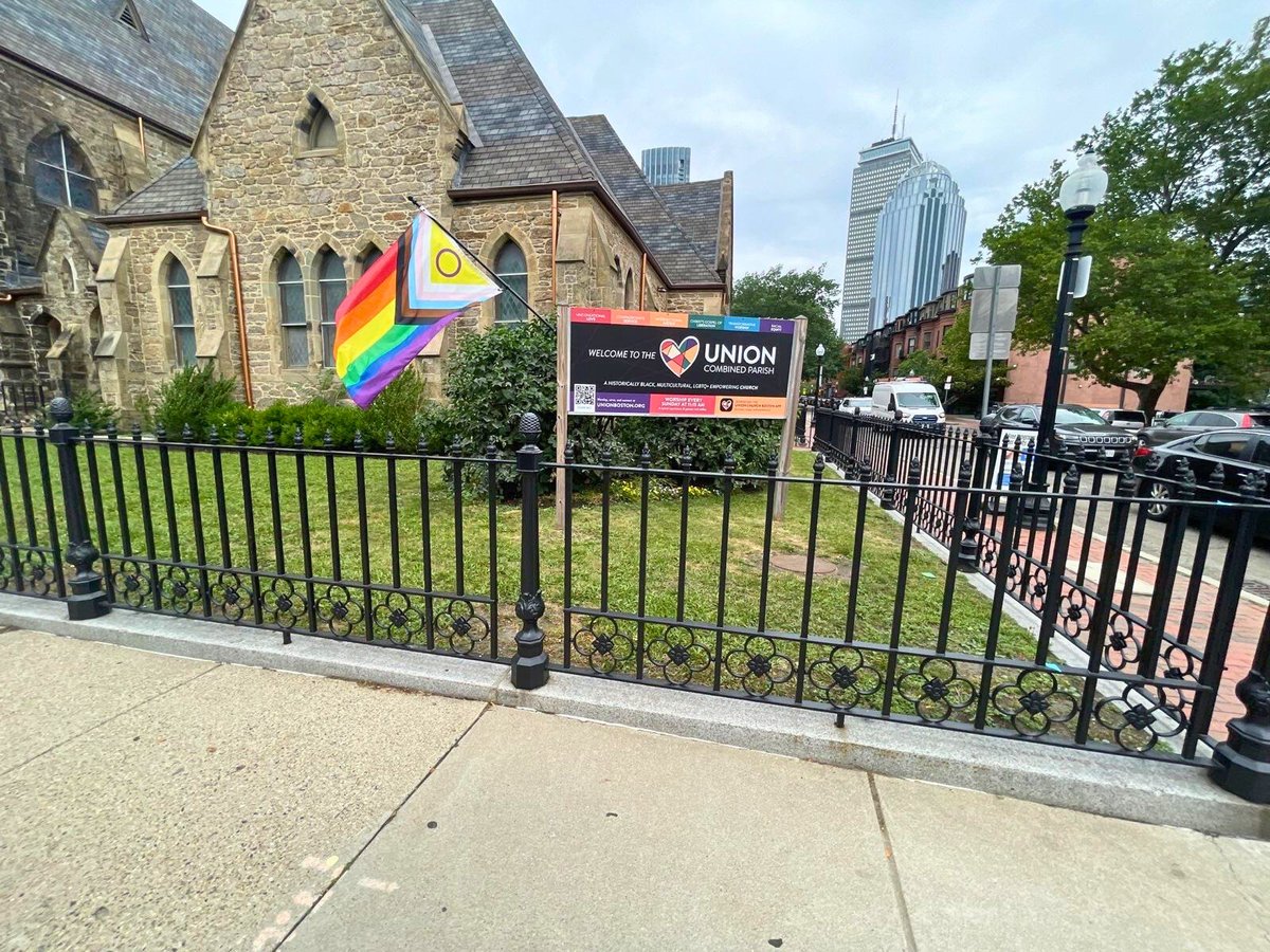 level5pntgllc's tweet image. Protecting history while building for the future 🎨 Fence painting at Union Church in Boston (MA), completed by Level Five Painting, LLC.

#CommercialPainting #HistoricRestoration #PaintingServices