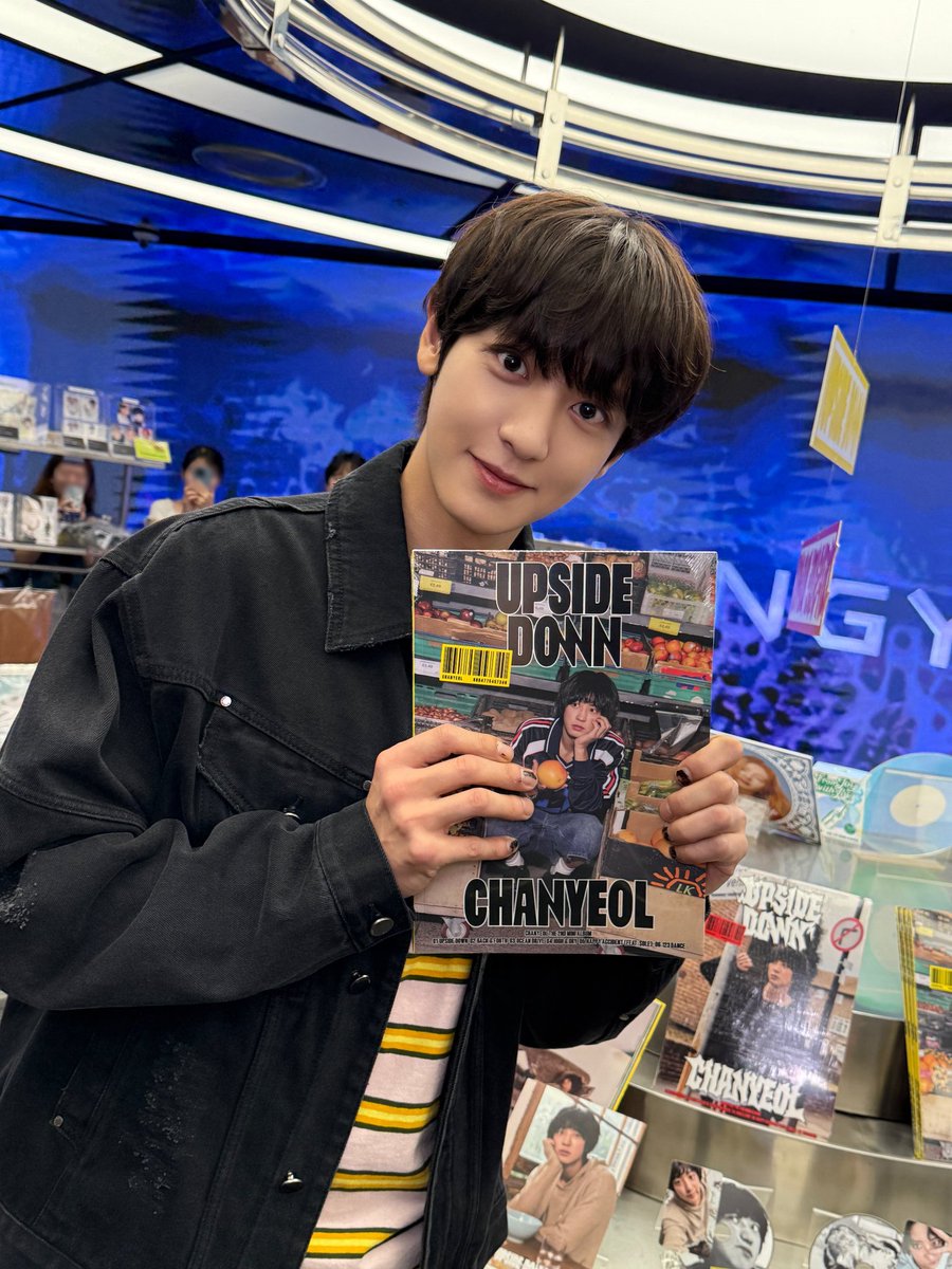 250829 weareone.exo 인스타그램
instagram.com/p/DN8Jx_WE2ps/

Look at 📒!

#CHANYEOL_UpsideDown 
#찬열 #CHANYEOL @weareoneexo
