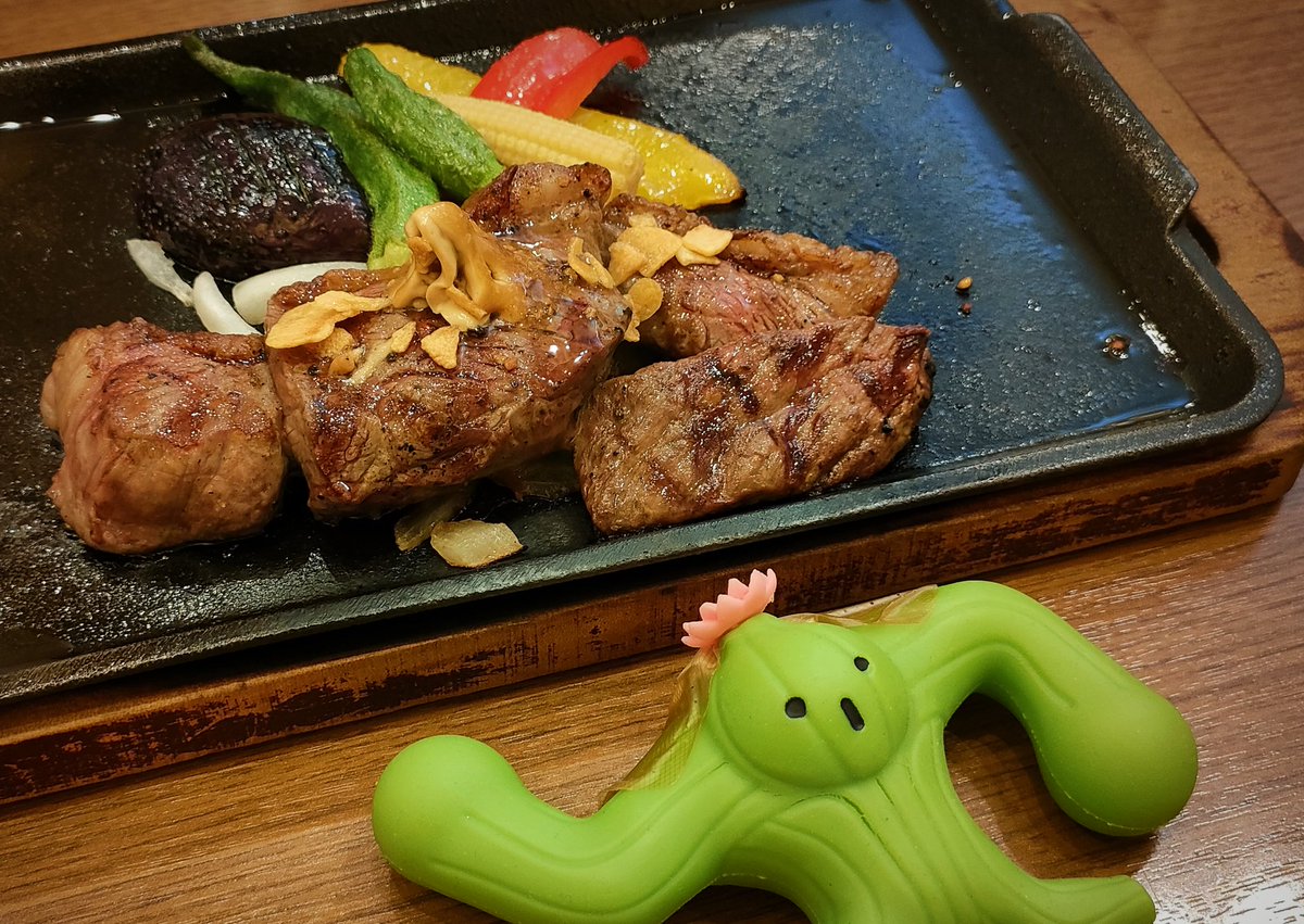 本日にくの日ですので
お肉をいただきましたー🌵🌸

付け合わせが
ナスやししとうにパプリカ
そしてヤングコーンが嬉しい！

#ステーキくに 
#バレルテンダー