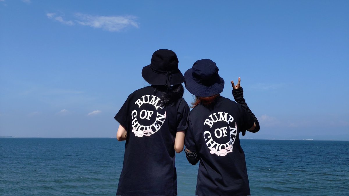 なつやすみ最後の思い出に
知多へBBQに行ってきました🚗🌊

海鮮BBQで色々食べたけど
牡蠣がめちゃくちゃ美味しくて
大優勝でした🤤🦪🍋🐚🦑🐙🥔←
すぐ前に海が広がっていて
眺めも最高🥹🌊⛴️

息子sも🐰も👩も楽しそうで
幸せな夏の思い出ができました🍡🎐

*2025.8.28*

#夏休み
#BUMPOFCHICKEN