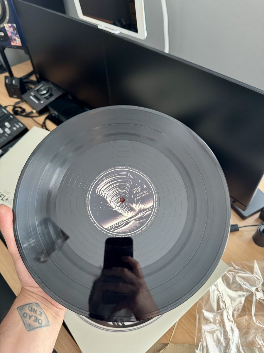The_Fly_Army's tweet photo. 🌪 Our new EP Tornado on vinyl! 🌪
Release date: September 26th.
Pre-order starts September 19th. Soon we’ll share the link to get your copy. Stay tuned!

#TheFlyArmy #TornadoEP #VinylRelease #StonerRock #ProgRock #HeavyGroove #NewMusic https://t.co/9YgEQBGqRI