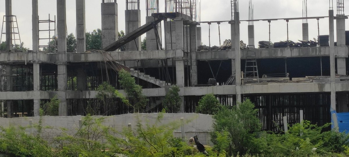 algani19's tweet photo. Yenkepally Village (Moinabad Municipal) – Construction going on in violation of GO MS No.111. Despite several complaints to Moinabad Municipal Commissioner, no action taken. #IllegalConstruction #GO111 #MoinabadNegligence https://t.co/9rqXic0G0w