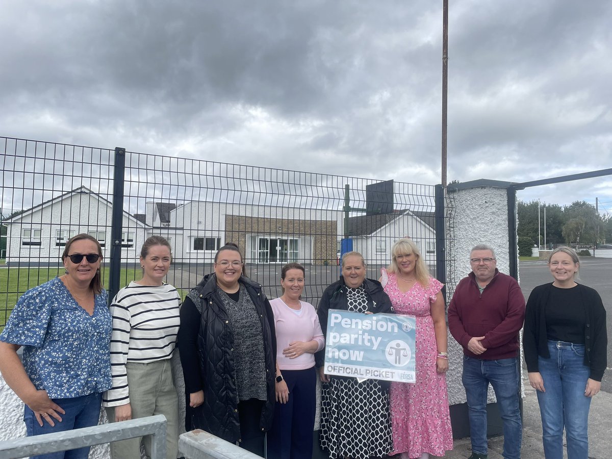 Supporting our super secretary and all secretaries &amp; caretakers  today outside our school. 💪 <a href="/forsa_union_ie/">Fórsa trade union</a>