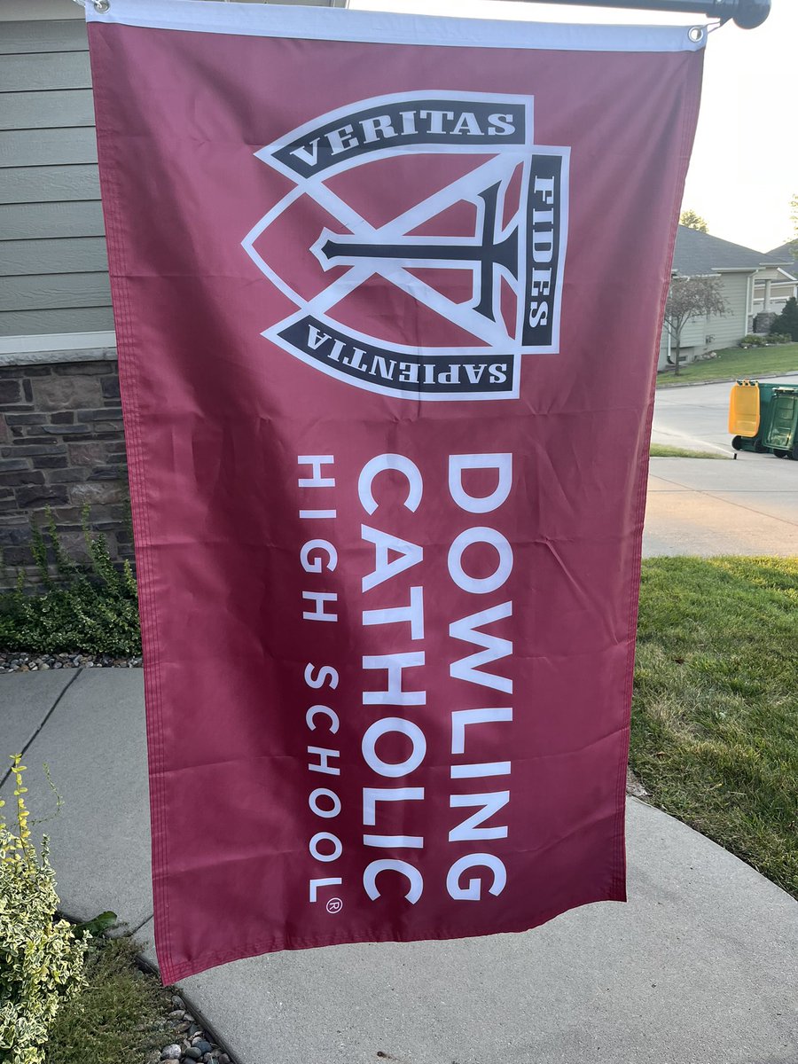 Battle for west Des Moines tonight.  Dowling vs. Valley.  I am neutral citizen of WDM……..  ok, I could be biased.