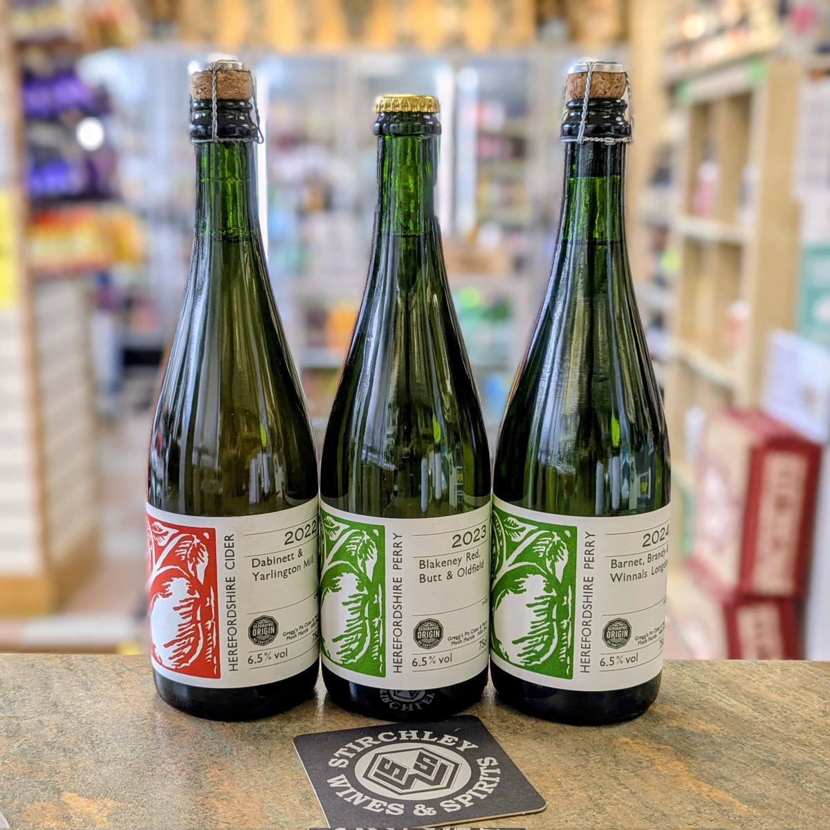 StirchleyWines's tweet image. Gregg&apos;s Pit have been producing Cider and Perry from their Herefordshire base since the early 2000s.

🍏 Dabinet &amp;amp; Yarlington Mill 2022 - 6.5%
🍐 Blakeney Red Butt &amp;amp; Oldfield 2023 - 6.5% 
🍐 Barnet, Brandy &amp;amp; Winnals Longden 2024 - 6.5%