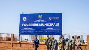 🚗🇳🇪 Niamey : 75 000 FCFA pour la fourrière… plus de 2 fois le salaire minimum !
👉 Amendes jugées exorbitantes, absence de parkings, contrat opaque avec une société privée.
❓Sanction nécessaire ou racket institutionnalisé ?

#Niger #Niamey #Fourrière