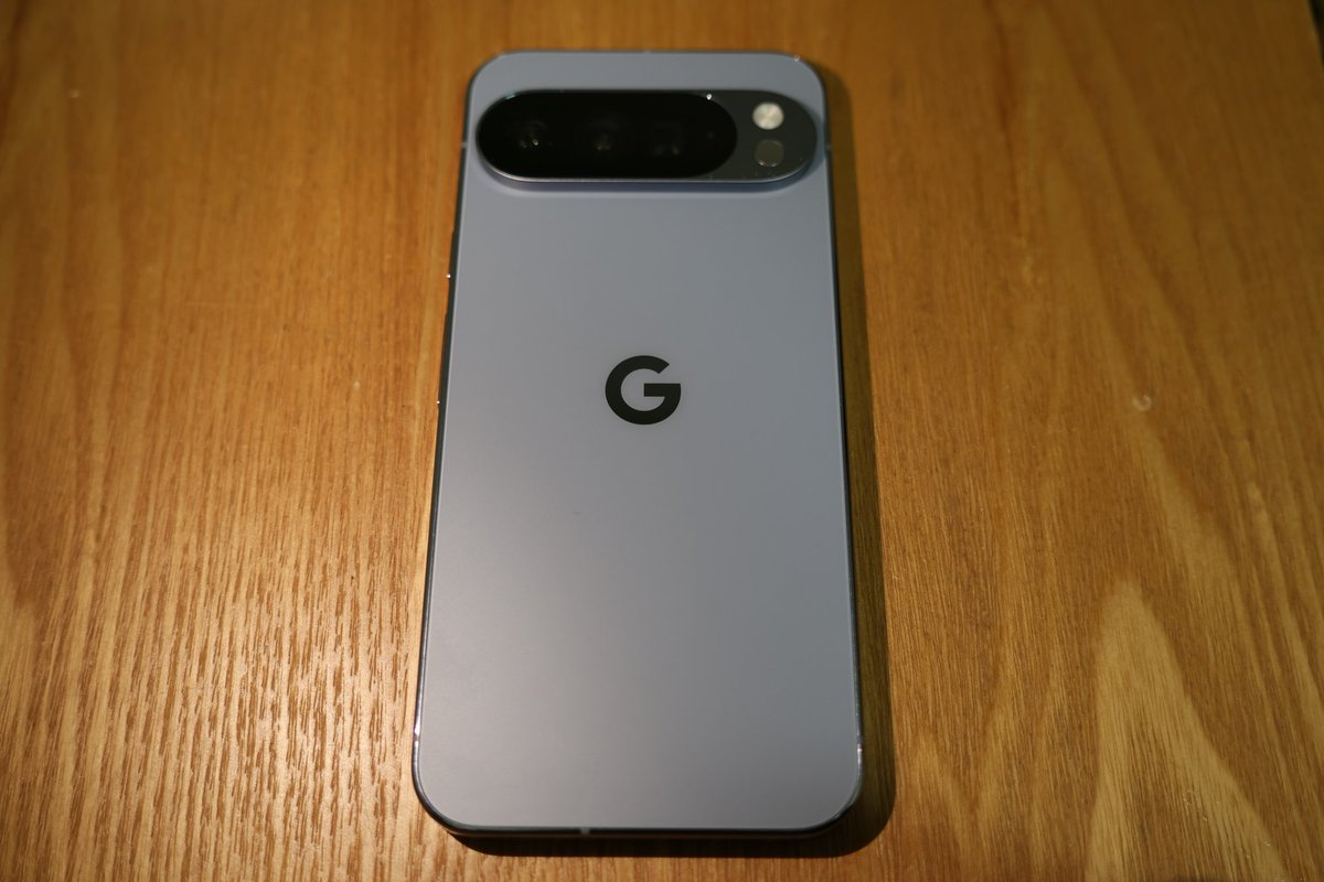 qDnMGL1nipJPGoI's tweet image. My new gear...
Pixel10 ProXL 着弾。
今回も9を引き継いだ高級感ある質感、カメラ性能を表すかの如く大きく占有するいかついカメラ、素晴らしすぎる
#teampixel #googlepixel