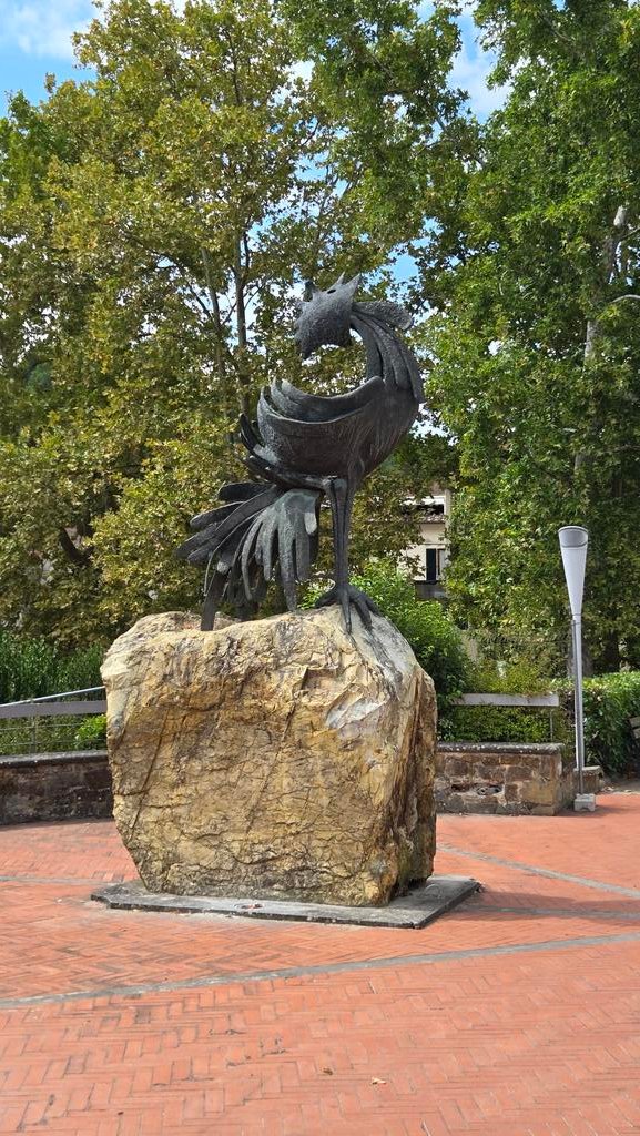 jnex26's tweet photo. @JeremyClarkson well driving round italy on our own family gran tour we come across a giant cock... thought you wpuld appreciate it.. https://t.co/T21p9CmMgg
