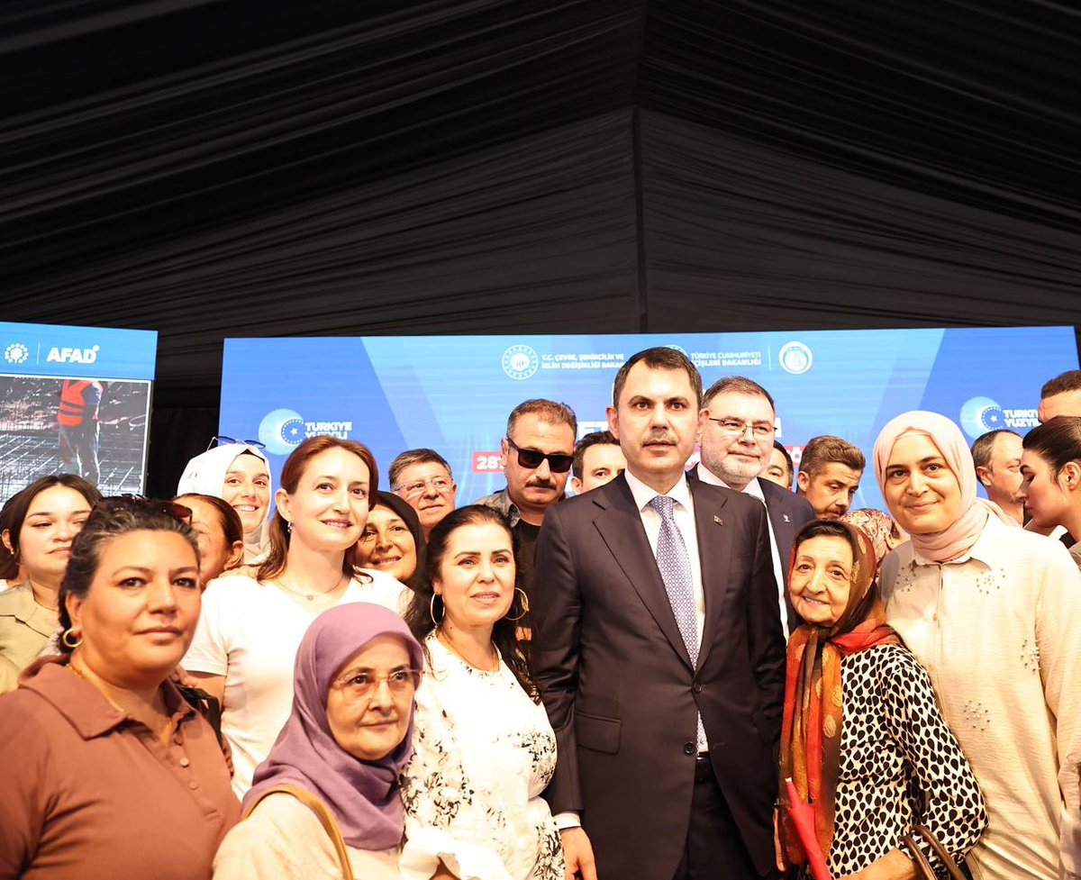 📍Ödemiş 

Yangının izlerini silmek, yaralarımızı birlikte sarmak için gece gündüz çalışıyor; afetlerin geride bıraktığı acıları, milletimizin dayanışması ve devletimizin güçlü eliyle umuda dönüştürüyoruz.

Ne yazık ki İzmir Büyükşehir Belediyesi’nin vatandaşlarımızın umutlarını