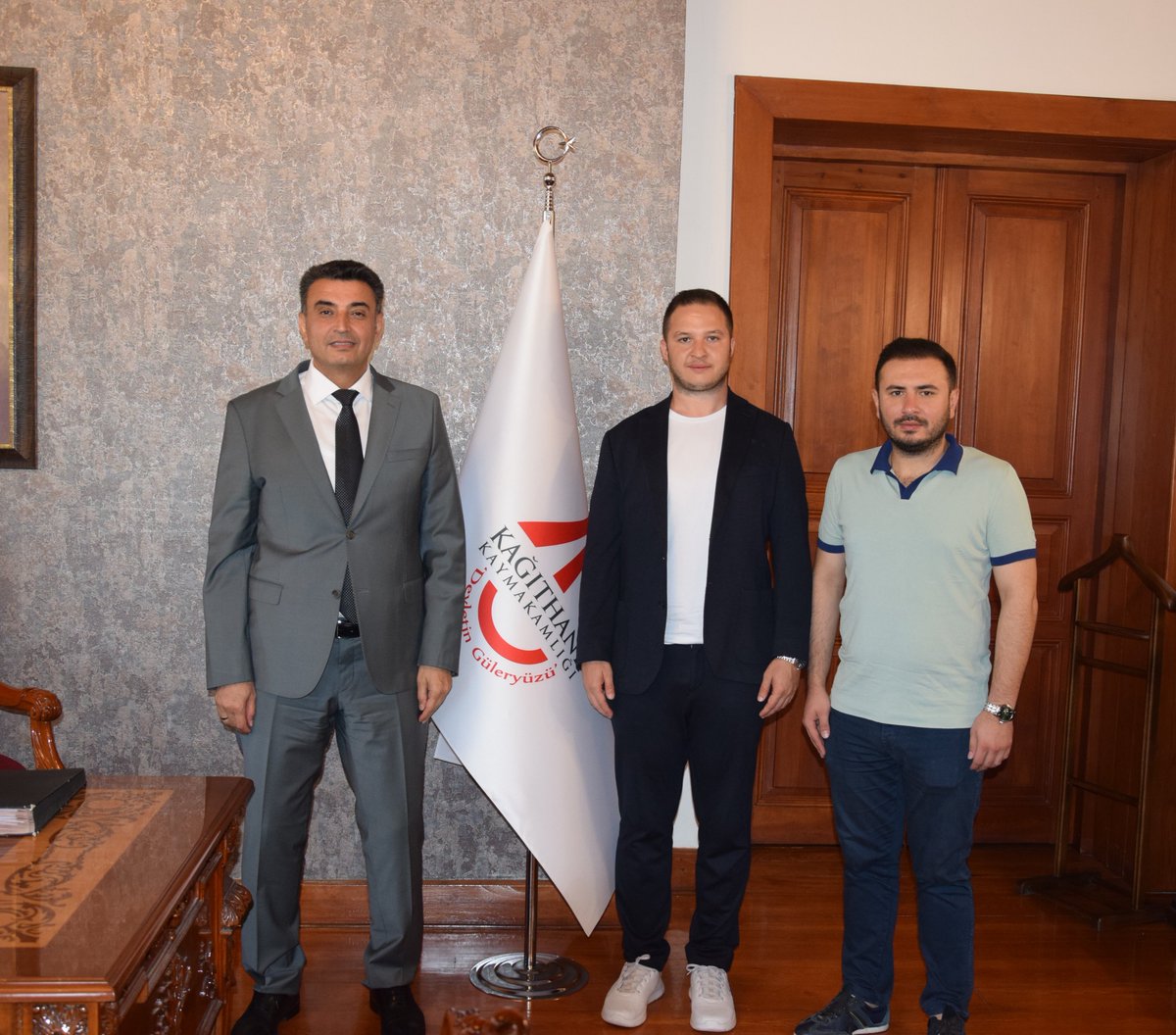 Geçmiş dönem Genç MÜSİAD Genel Merkez Yönetim Kurulu Üyeleri Ömer Faruk UYSAL ve Eyüp MARMARA, Kaymakamımız Yüksel KARA’yı ziyaret ederek hayırlı olsun dileklerinde bulundular.

Nazik ziyaretleri için Kaymakamımız kendilerine teşekkür etti.