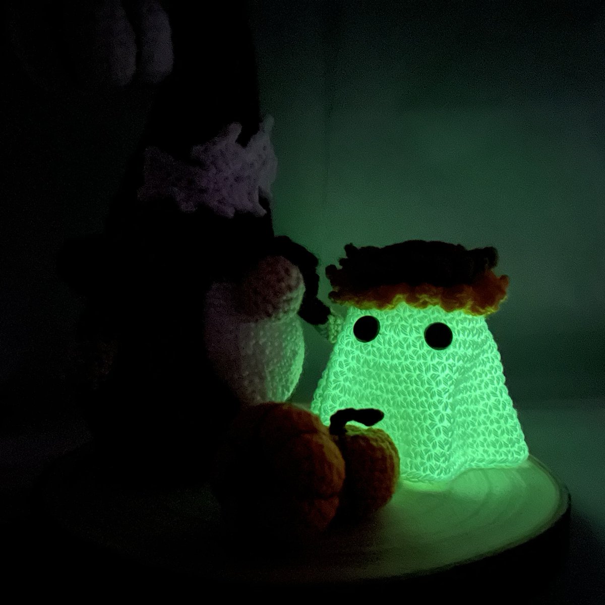 First mini-display is finished and it glows in the dark!

I'm thinking of creating lots of different displays in various themes and having a stall to sell them.

They are like mini post box toppers that people can buy and own without needing to install a post box like I did❤️