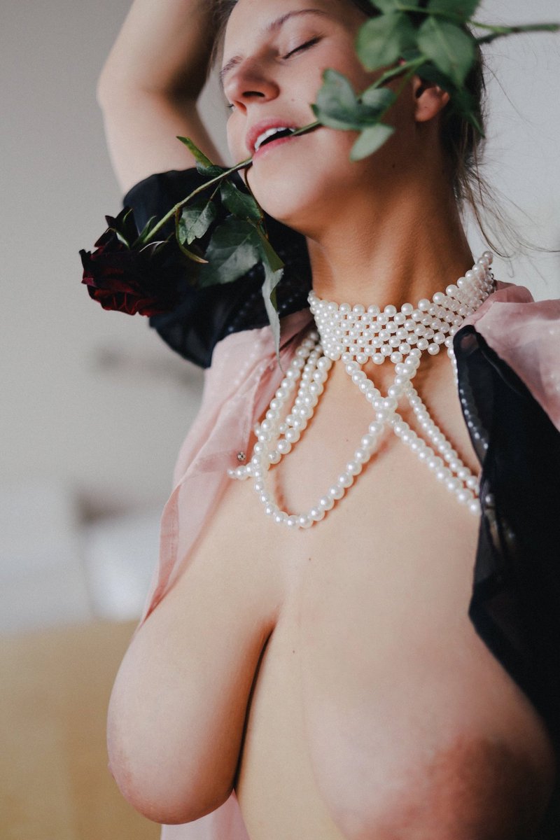 Anya 🫶🏻on patreon 

patreon.com/lyskovets_photo