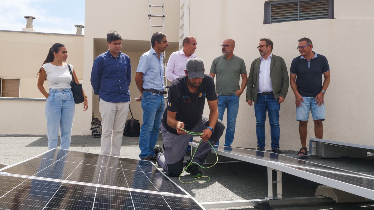 🌞 Avanzan las obras de la Comunidad Energética de Siete Palmas: 25 instalaciones solares en 11 cubiertas, 1 MW instalado y capacidad para 700 hogares.
La transición energética se construye desde los barrios. <a href="/GranCanariaCab/">Cabildo Gran Canaria</a> <a href="/EnergiaGran/">Energía Gran Canaria</a>