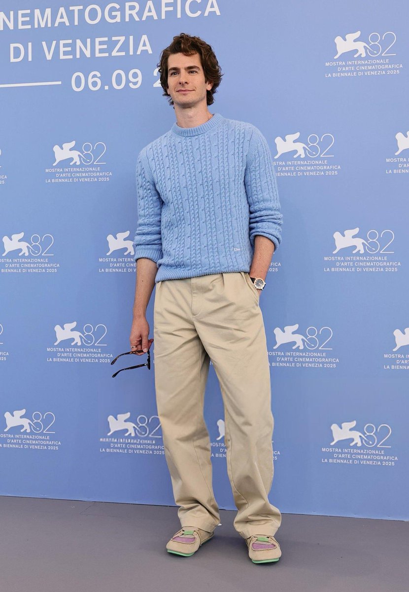 AndrewLatamUp's tweet photo. 📸| Nuevas imágenes de Andrew Garfield en el Festival de Cine de Venecia. https://t.co/lF7IDKh8hy