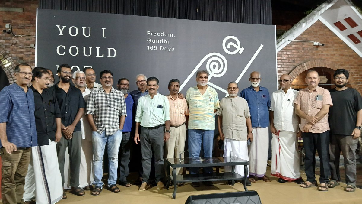 Tushar Gandhi, the great-grandson of Mahatma #Gandhi with Team "You I Could Not Save, Walk With Me" and members of Kerala Lalithkala Akademi, Thrissur; Samadarshi and Janadhipathya Mathethara Koottayma on August 15, 2025, India's Independence Day! <a href="/TusharG/">🍉Tushar GANDHI🇵🇸 Manavta Meri Jaat</a> #Art #IndependenceDay