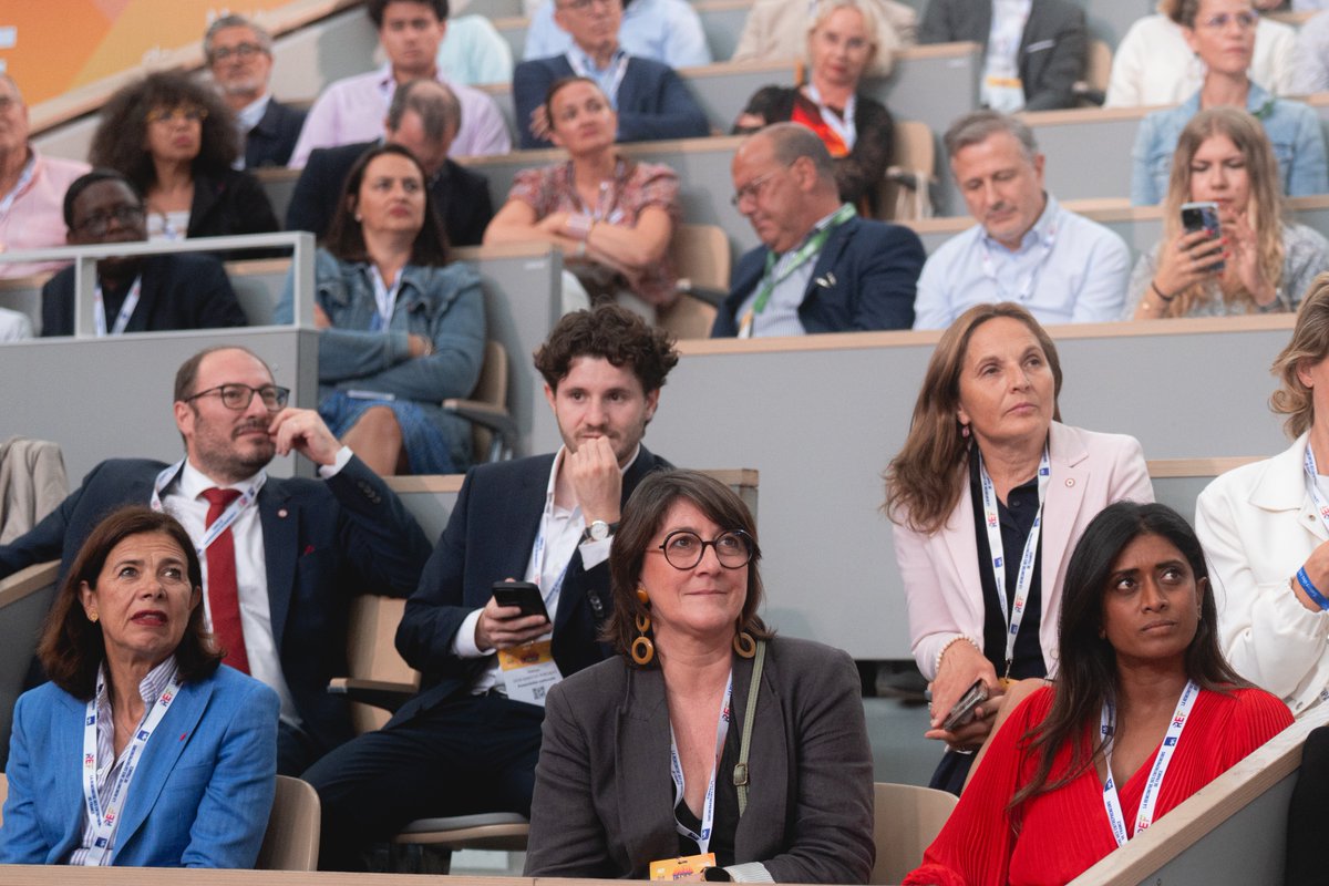 Les Députés Ensemble pour la République (@deputesensemble) on Twitter photo Lors du débat au <a href="/medef/">Mouvement des Entreprises de France</a>, notre président de groupe <a href="/GabrielAttal/">Gabriel Attal</a> a porté nos idées et nos valeurs.
Parce que ce sont les entrepreneurs qui innovent, osent, créent, font vivre notre économie et portent la France vers l’avenir, nous serons toujours à leurs côtés. 🇫🇷 Lors du débat au <a href="/medef/">Mouvement des Entreprises de France</a>, notre président de groupe <a href="/GabrielAttal/">Gabriel Attal</a> a porté nos idées et nos valeurs.
Parce que ce sont les entrepreneurs qui innovent, osent, créent, font vivre notre économie et portent la France vers l’avenir, nous serons toujours à leurs côtés. 🇫🇷